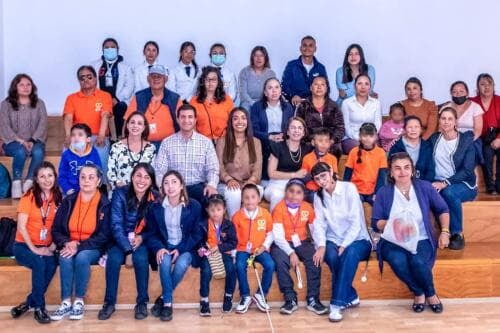 Quitar "estorbos" de las banquetas para que débiles visales puedan moverse en Toluca